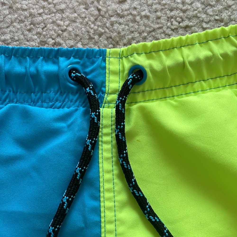 ๐๏ธ NWT - Boys swim shorts - Picture 3 of 8